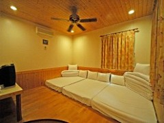 原木六人小木屋