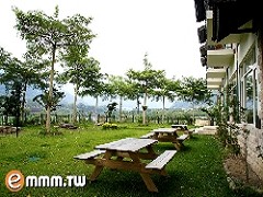 山莊後院草地